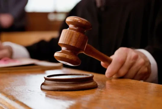 Засуджено підполковника, якому солдати ремонтували будинок за бойові Засуджено підполковника, якому солдати ремонтували будинок за бойові