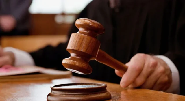 Засуджено підполковника, якому солдати ремонтували будинок за бойові Засуджено підполковника, якому солдати ремонтували будинок за бойові
