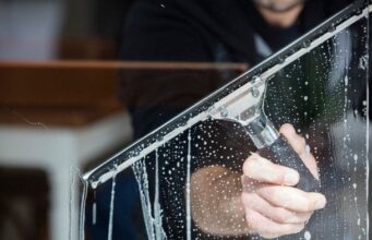 Чемпіонат світу з миття вікон: де відбуваються змагання, правила та приз Чемпіонат-світу-з-миття-вікон:-де-відбуваються-змагання,-правила-та-приз