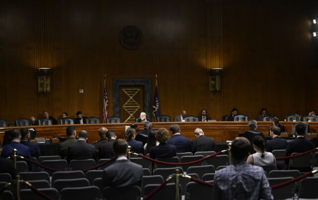 Сенат США затримує розгляд санкцій проти Росії через суперечку щодо тарифних повноважень Трампа Одна умова гальмує ухвалення санкцій проти Росії в Сенаті США
