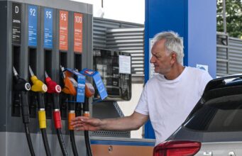У Волгоградській області знову обмежили продаж пального через атаку безпілотників У Росії повернули ліміти на продаж бензину після удару по НПЗ