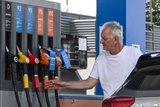 У Волгоградській області знову обмежили продаж пального через атаку безпілотників У Росії повернули ліміти на продаж бензину після удару по НПЗ