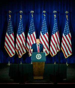 Трамп-заявив-про-відновлення-переговорів-з-Іраном-у-понеділок