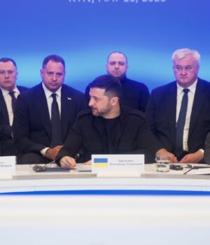 zelenskii____emmanuel_makron__kir_starmer_foto___vitalii___nosach_rbk_ukrai__na_7441_6a70391f90336.jpg “Коаліція охочих” ризикує розвалитись через зміну влади в країнах Європи