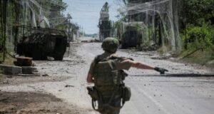 Ситуація в Костянтинівці: російські війська продовжують наступ на Донеччині «У-Костянтинівці-триває-пекло».-Армія-РФ-намагається-оточити-місто