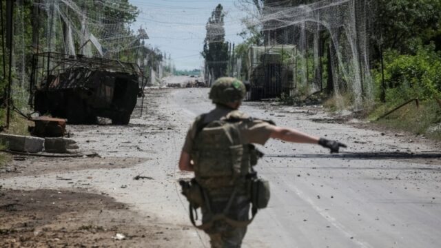 Ситуація в Костянтинівці: російські війська продовжують наступ на Донеччині «У-Костянтинівці-триває-пекло».-Армія-РФ-намагається-оточити-місто