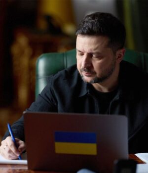 noutbuk_facebook_com_zelenskyy_official_f13af454f7a09edacedebc3c84fa215a_1300x820.jpg Україна ввела санкції проти постачальників деталей для балістики РФ