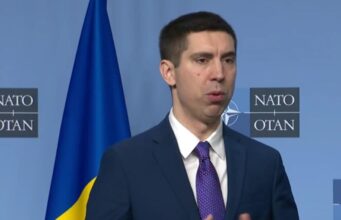 Коли в мене бракує оптимізму, я згадую указ Зеленського від 8 травня, – очільник МЗС... Коли-в-мене-бракує-оптимізму,-я-згадую-указ-Зеленського-від-8-травня,-–-очільник-МЗС.