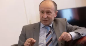 Зеленський звільнив посла України в Австрії Зеленський звільнив посла України в Австрії
