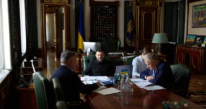 Зеленський обговорив з прем’єром Нідерландів удари Росії та посилення ППО "росіяни-не-шкодують-балістики"-–-Зеленський-обговорив-з-прем'єром-Нідерландів-удари-рф-і-посилення-ППО
