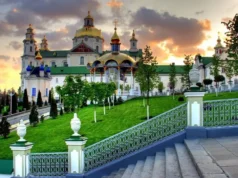 Поліція перевіряє законність хресної ходи до Почаївської лаври Поліція перевіряє законність хресної ходи до Почаївської лаври
