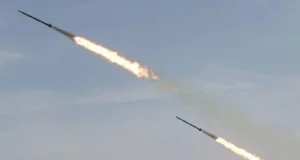 Російська атака на Київ: серія вибухів у столиці 5 серпня росія-атакувала-Київ-балістичними-ракетами,-у-столиці-пролунала-серія-вибухів