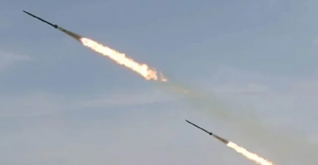 Російська атака на Київ: серія вибухів у столиці 5 серпня росія-атакувала-Київ-балістичними-ракетами,-у-столиці-пролунала-серія-вибухів
