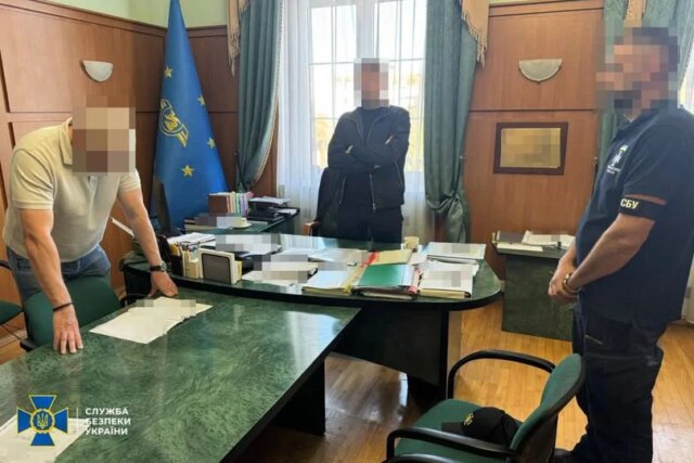На Волині оголосили підозру депутату, який відправляв підлеглих будувати хату посадовцю Укрзалізниці На-Волині-оголосили-підозру-депутату,-який-відправляв-підлеглих-будувати-хату-посадовцю-Укрзалізниці