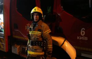 Ракетна атака на Київ: обстріли вночі 5 серпня призвели до пожеж у житлових будинках У Києві на Оболоні після удару балістикою загорілась 20-поверхівка