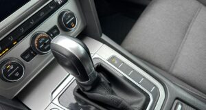 Ці 5 помилок можуть “знищити” автомобіль на автоматі: їх припускається більшість водіїв Ці-5-помилок-можуть-“знищити”-автомобіль-на-автоматі:-їх-припускається-більшість-водіїв