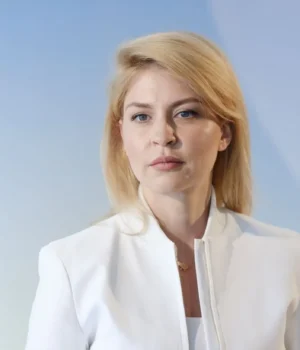 Відео: Стефанішина розплакалася в суді, почувши розмір застави