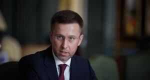 Уряд України надасть бізнесу пріоритетний доступ до приміщень для розосередження складів Корецький розповів, як держава рятуватиме бізнес від ударів Росії