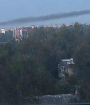 У-ярославлі-після-атаки-дронів-перекрили-виїзд-із-міста,-повідомляють-про-удар-по-НПЗ У-ярославлі-після-атаки-дронів-перекрили-виїзд-із-міста,-повідомляють-про-удар-по-НПЗ