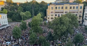 Відео: у Києві біля театру Франка 21-й день тривають мітинги за Михайла Федорова Відео: у Києві біля театру Франка 21-й день тривають мітинги за Михайла Федорова