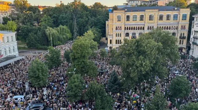 Відео: у Києві біля театру Франка 21-й день тривають мітинги за Михайла Федорова Відео: у Києві біля театру Франка 21-й день тривають мітинги за Михайла Федорова