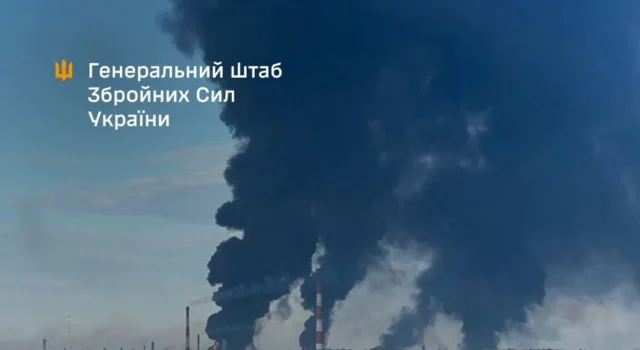 Сили оборони України вразили два нафтопереробні заводи в Росії Сили-оборони-уразили-два-НПЗ-у-ярославлі-та-уфі-і-ретранслятори-дронів-рф-–-Генштаб.