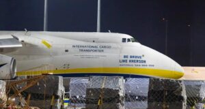 Медіа: В українському літаку в Лейпцигу, біля якого помітили дрон, були боєприпаси Медіа:-В-українському-літаку-в-Лейпцигу,-біля-якого-помітили-дрон,-були-боєприпаси
