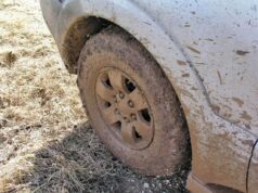 Як вибратися з багнюки на автомобілі: названо простий предмет у салоні, що може допомогти Як-вибратися-з-багнюки-на-автомобілі:-названо-простий-предмет-у-салоні,-що-може-допомогти