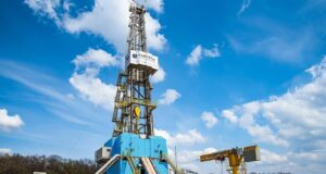 Російські війська атакували об’єкти ‘Укрнафти’ на сході України “Нафтогаз” зазнав однієї з наймасованіших атак РФ на видобуток на сході України