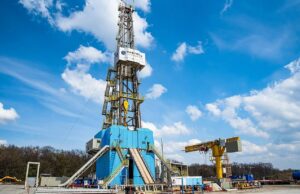 Російські війська атакували об’єкти ‘Укрнафти’ на сході України “Нафтогаз” зазнав однієї з наймасованіших атак РФ на видобуток на сході України