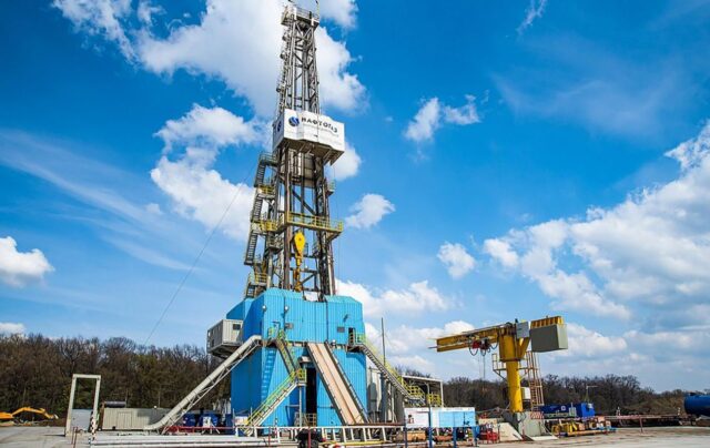 Російські війська атакували об’єкти ‘Укрнафти’ на сході України “Нафтогаз” зазнав однієї з наймасованіших атак РФ на видобуток на сході України