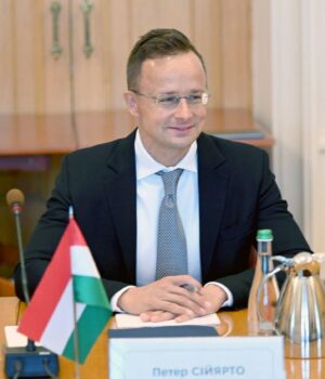 Колишньому-очільнику-МЗС-Угорщини-може-загрожувати-до-трьох-років-ув’язнення,-–-ЗМІ