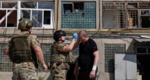 Життя в Харкові під постійними обстрілами: як місто намагається вижити «Тікайте,-дрон-летить-над-вами!»-Як-живе-Харків-–-місто-мільйонник-за-20-км-від-фронту
