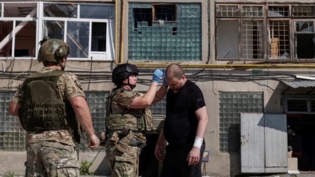 Життя в Харкові під постійними обстрілами: як місто намагається вижити «Тікайте,-дрон-летить-над-вами!»-Як-живе-Харків-–-місто-мільйонник-за-20-км-від-фронту
