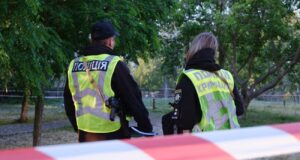Атака безпілотника на лікарню в Херсоні: постраждали медпрацівниці Росія вдарила дроном по лікарні у Херсоні, є постраждалі