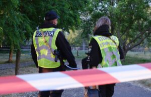 Атака безпілотника на лікарню в Херсоні: постраждали медпрацівниці Росія вдарила дроном по лікарні у Херсоні, є постраждалі
