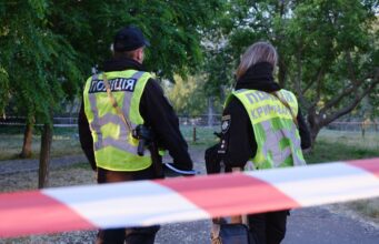 Атака безпілотника на лікарню в Херсоні: постраждали медпрацівниці Росія вдарила дроном по лікарні у Херсоні, є постраждалі