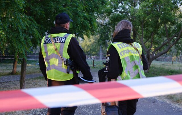 Атака безпілотника на лікарню в Херсоні: постраждали медпрацівниці Росія вдарила дроном по лікарні у Херсоні, є постраждалі