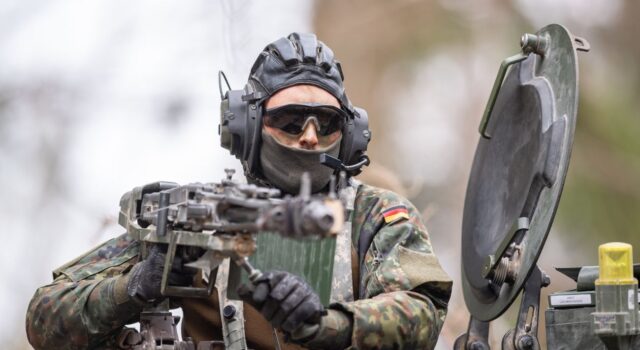Українські військові отримали нове бойове спорядження від Німеччини Бійці ЗСУ отримали особливе спорядження Бундесверу: що в нього входить