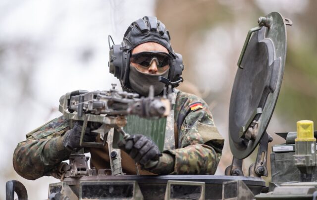 Українські військові отримали нове бойове спорядження від Німеччини Бійці ЗСУ отримали особливе спорядження Бундесверу: що в нього входить