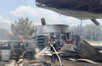 Атаки на автозаправні станції в Україні: загиблі та знищені об’єкти Заправок-немає,-а-бензин-є-Що-вигадали-в-місті,-де-«не-лишилося-жодної-АЗС»-через.