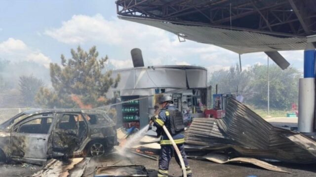 Атаки на автозаправні станції в Україні: загиблі та знищені об’єкти Заправок-немає,-а-бензин-є-Що-вигадали-в-місті,-де-«не-лишилося-жодної-АЗС»-через.