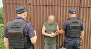 Затримання стрілка у Буковині: 11 днів у лісі На-Буковині-затримали-стрілка-у-поліцейських-після-11-днів-переховування-у-лісі