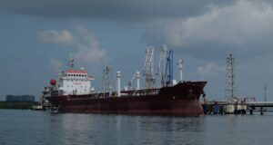 Україна погодилася не атакувати неросійські нафтові танкери в Чорному морі Україна погодилася не атакувати неросійські танкери в Чорному морі, – Bloomberg