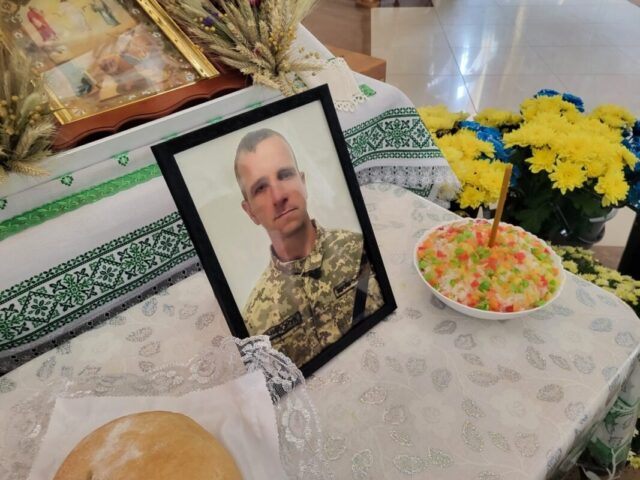 У Ковелі попрощалися з морпіхом Русланом Нечипоруком, який 16 місяців вважався зниклим У-Ковелі-попрощалися-з-морпіхом-Русланом-Нечипоруком,-який-16-місяців-вважався-зниклим