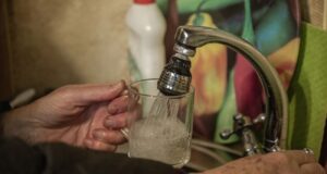 Відновлення водопостачання у Марганці та сусідніх громадах Дніпропетровщини Марганець знову з водою: прем’єр звернувся до керівників прифронтових регіонів