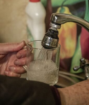 Відновлення водопостачання у Марганці та сусідніх громадах Дніпропетровщини Марганець знову з водою: прем’єр звернувся до керівників прифронтових регіонів