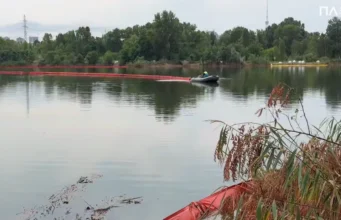 Повторне забруднення озера Кирилівського внаслідок ворожого удару У-Києві-озеро-Кирилівське-знову-забруднено-після-ворожего-удару