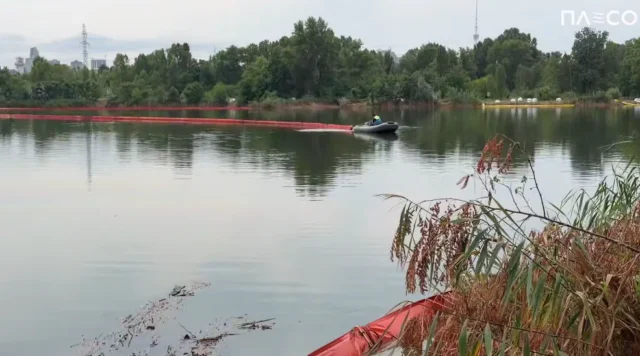 Повторне забруднення озера Кирилівського внаслідок ворожого удару У-Києві-озеро-Кирилівське-знову-забруднено-після-ворожего-удару