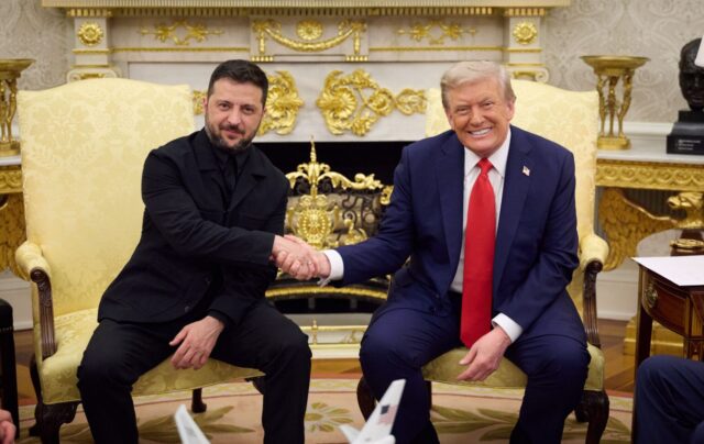 Зеленський: США нададуть Україні сильні гарантії безпеки після війни Зеленський про гарантії безпеки від США: якщо Путін знову вторгнеться, Америка воюватиме за нас